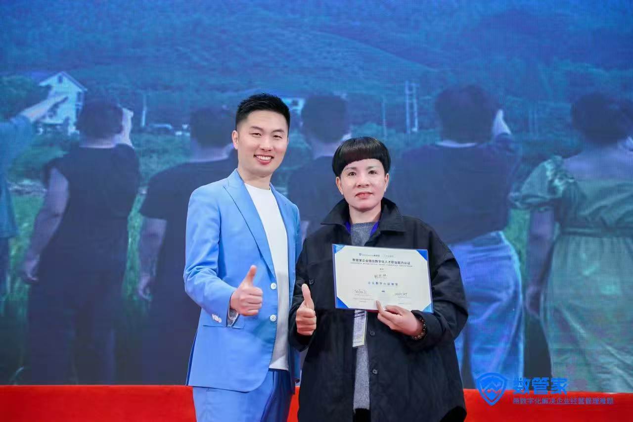 SXJZ taldeak Suzhoura bidaiatzen du AI ikasteko bezeroarentzako arreta hobea lortzeko